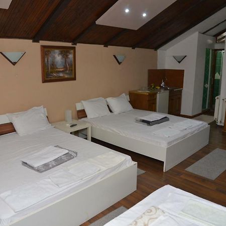 Lira Inn Ni 外观 照片