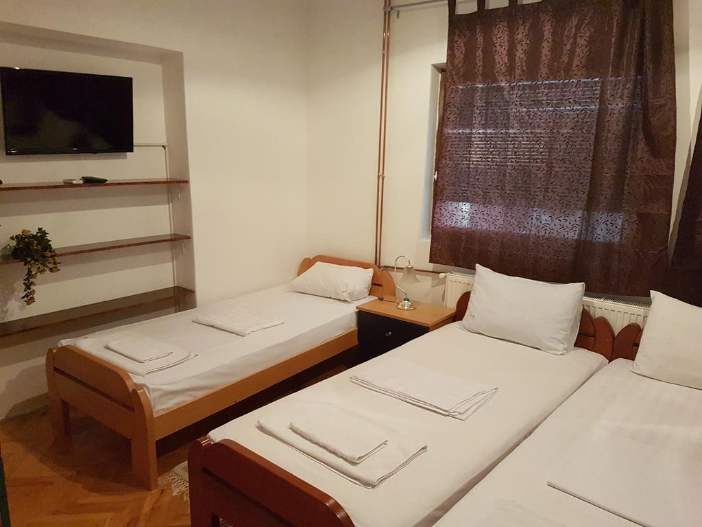 Lira Inn Ni 外观 照片