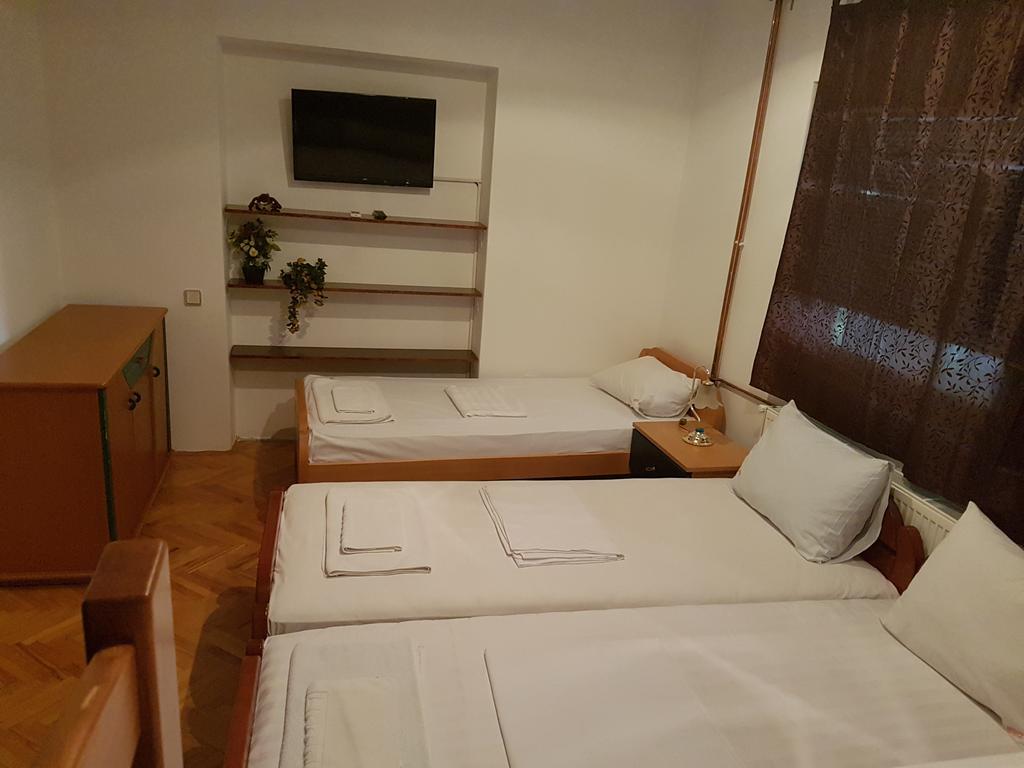 Lira Inn Ni 外观 照片