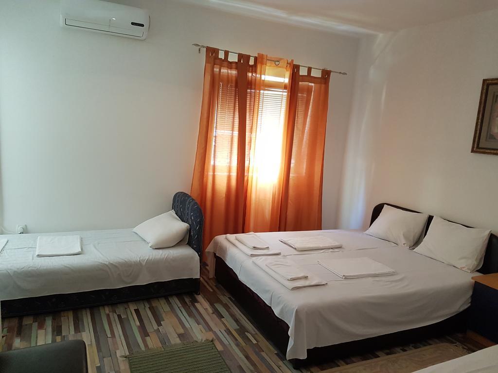 Lira Inn Ni 外观 照片
