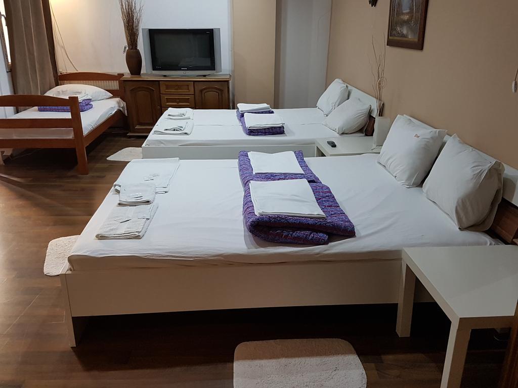 Lira Inn Ni 外观 照片