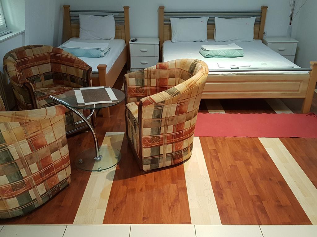 Lira Inn Ni 外观 照片