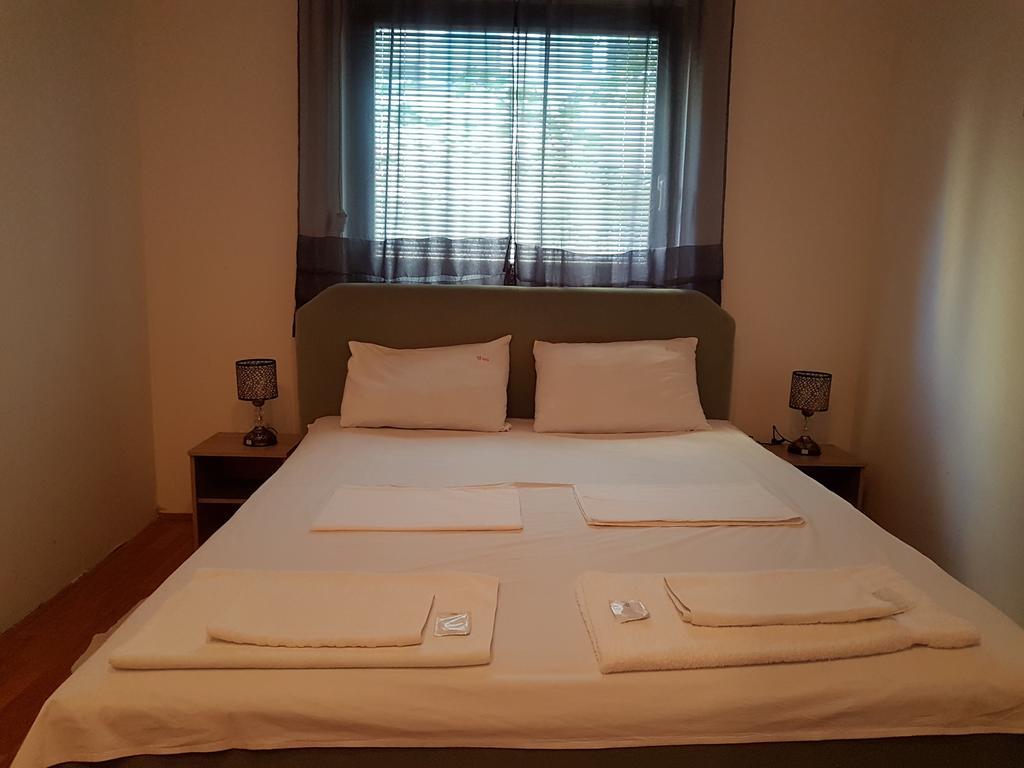 Lira Inn Ni 外观 照片