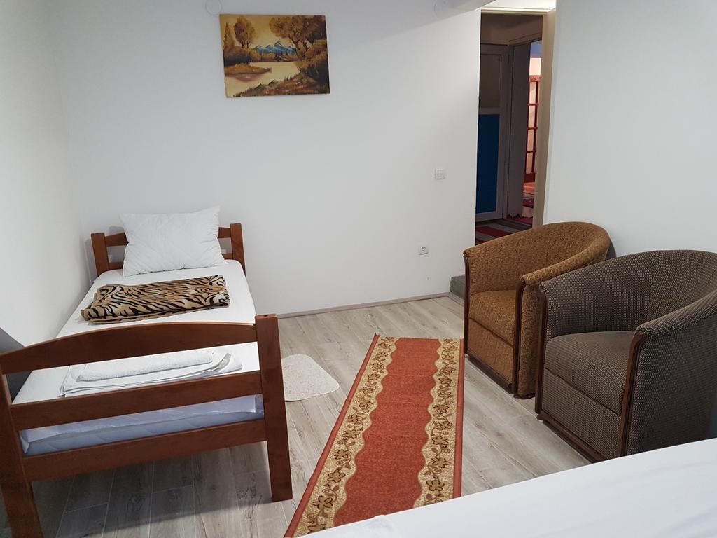Lira Inn Ni 外观 照片