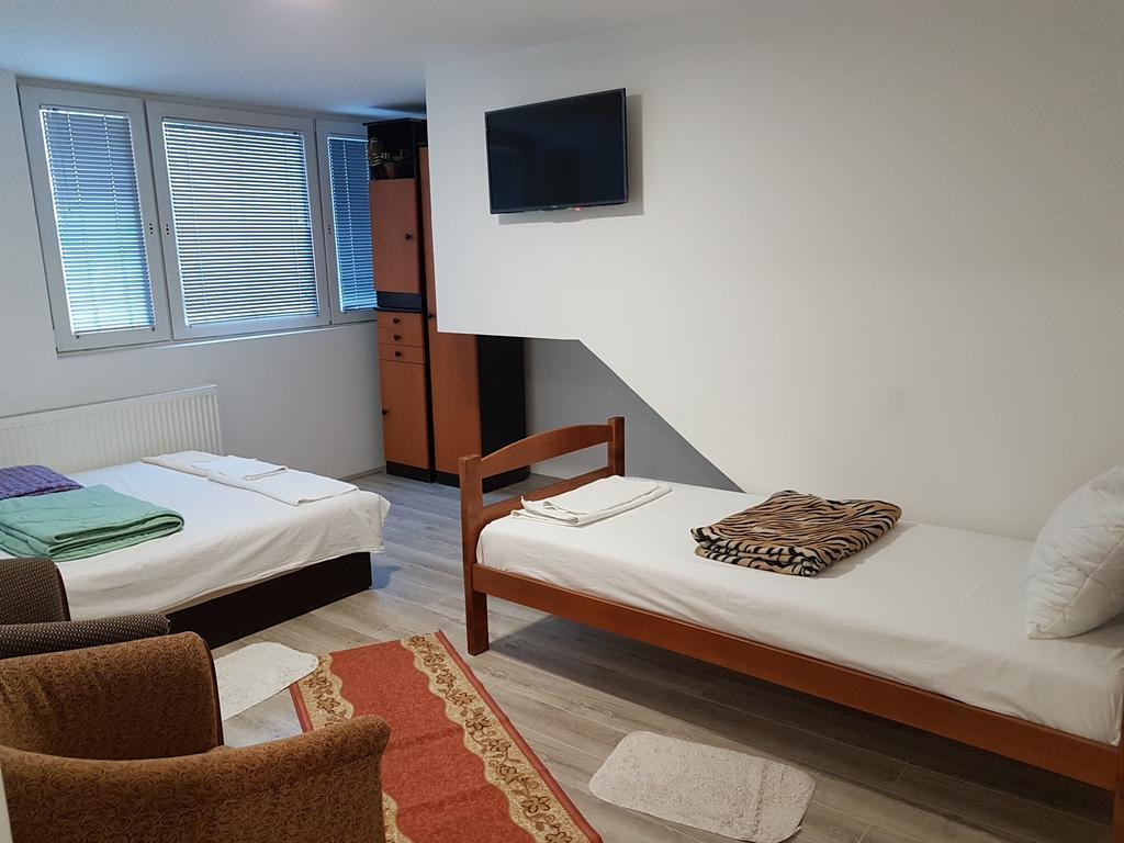 Lira Inn Ni 外观 照片