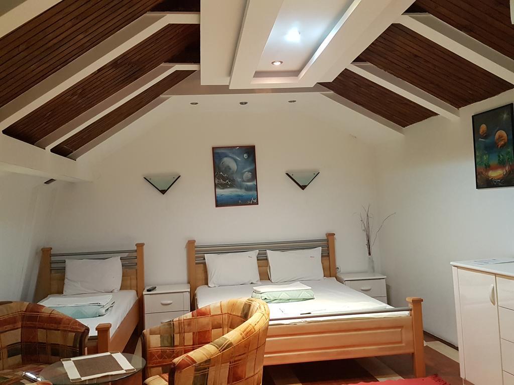 Lira Inn Ni 外观 照片