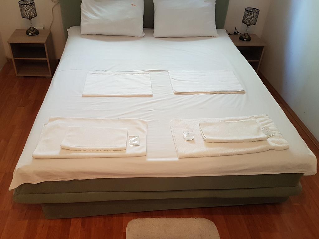 Lira Inn Ni 外观 照片
