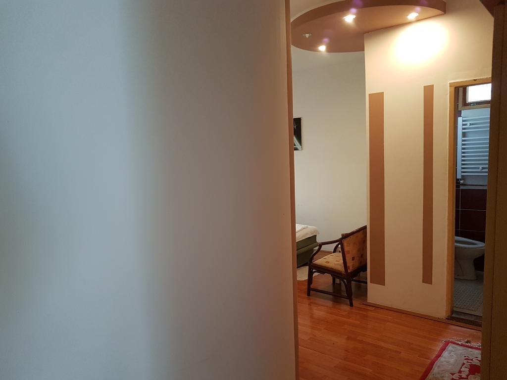 Lira Inn Ni 外观 照片