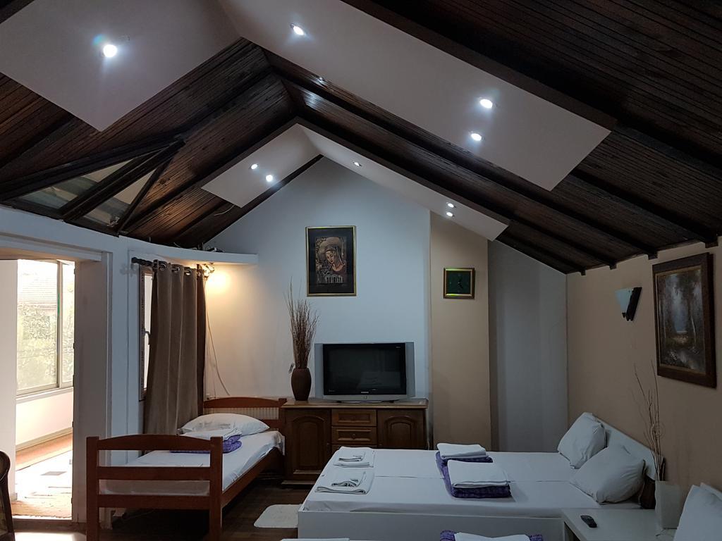 Lira Inn Ni 外观 照片