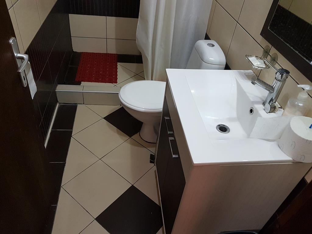 Lira Inn Ni 外观 照片