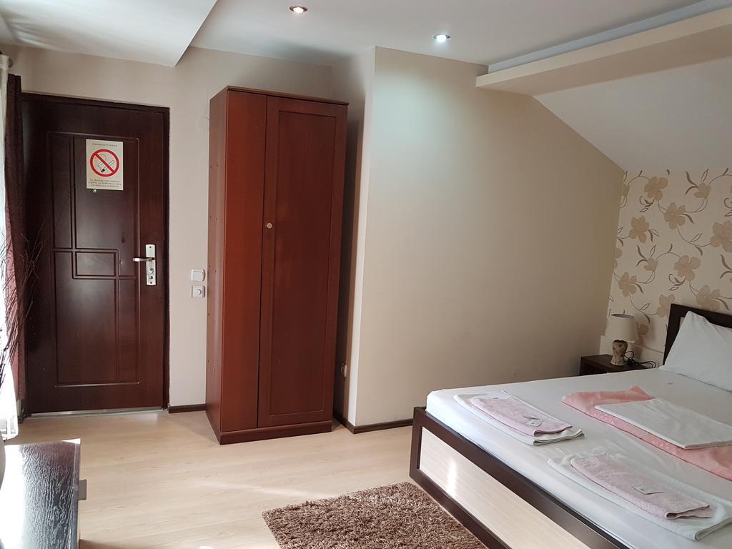 Lira Inn Ni 外观 照片