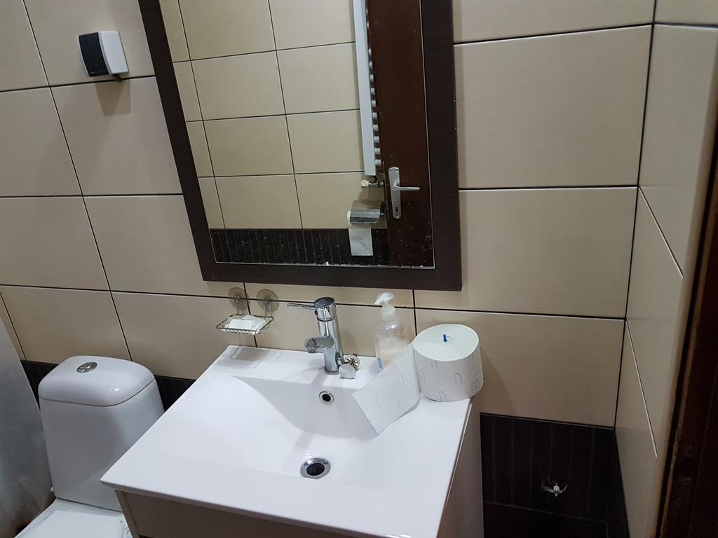 Lira Inn Ni 外观 照片