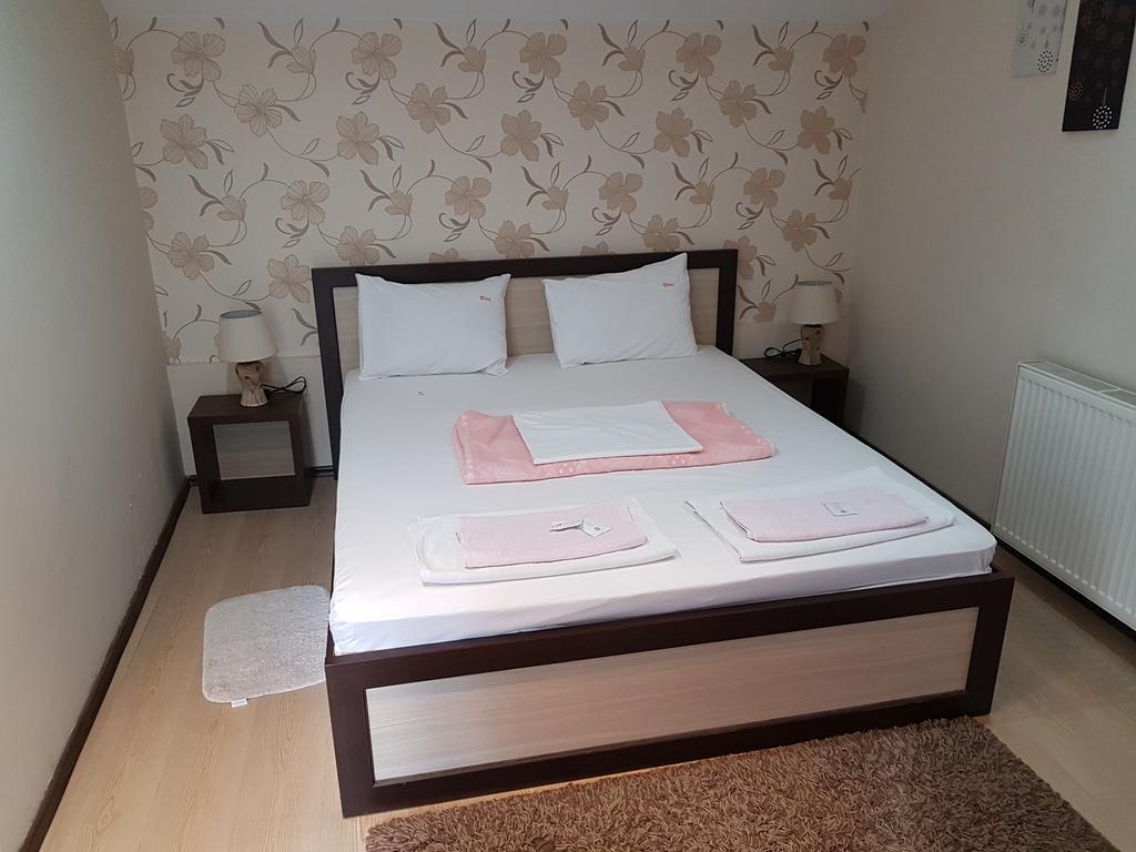 Lira Inn Ni 外观 照片