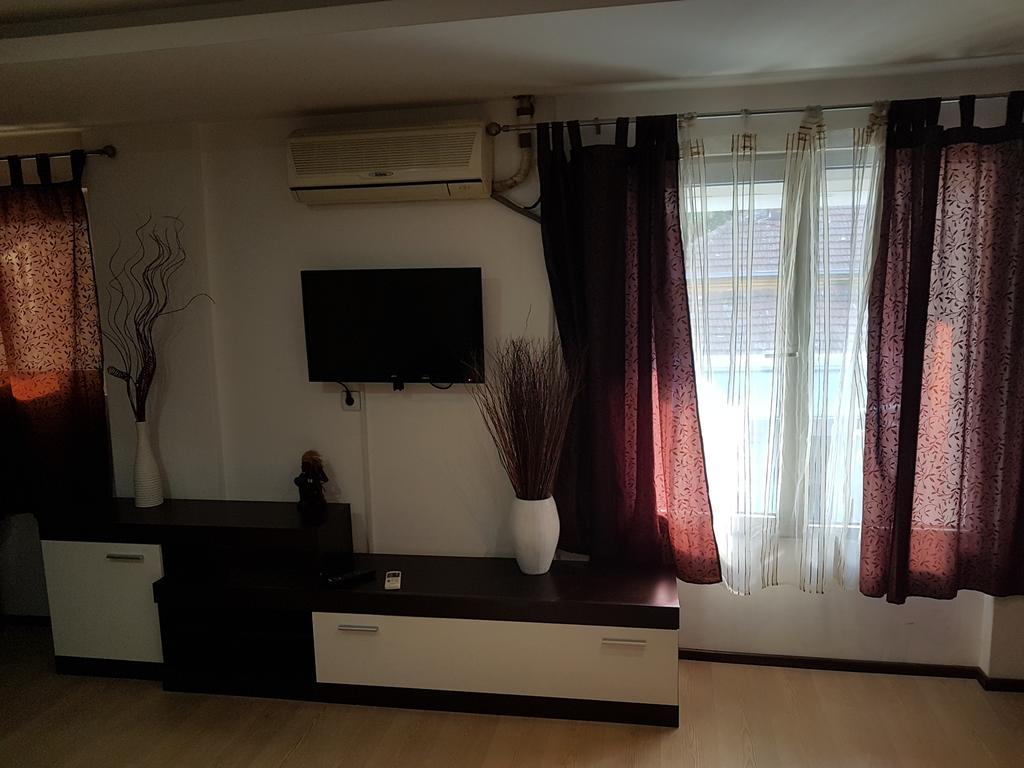Lira Inn Ni 外观 照片