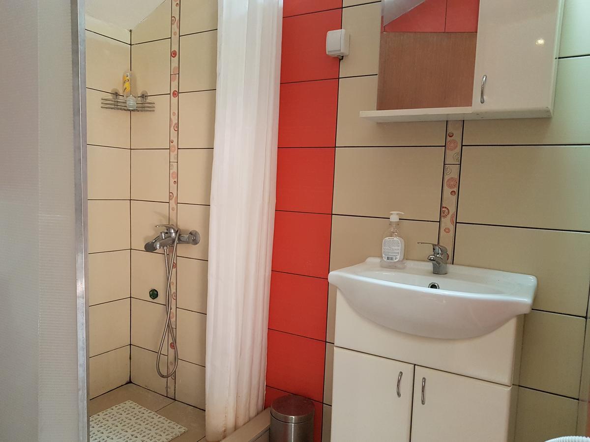 Lira Inn Ni 外观 照片
