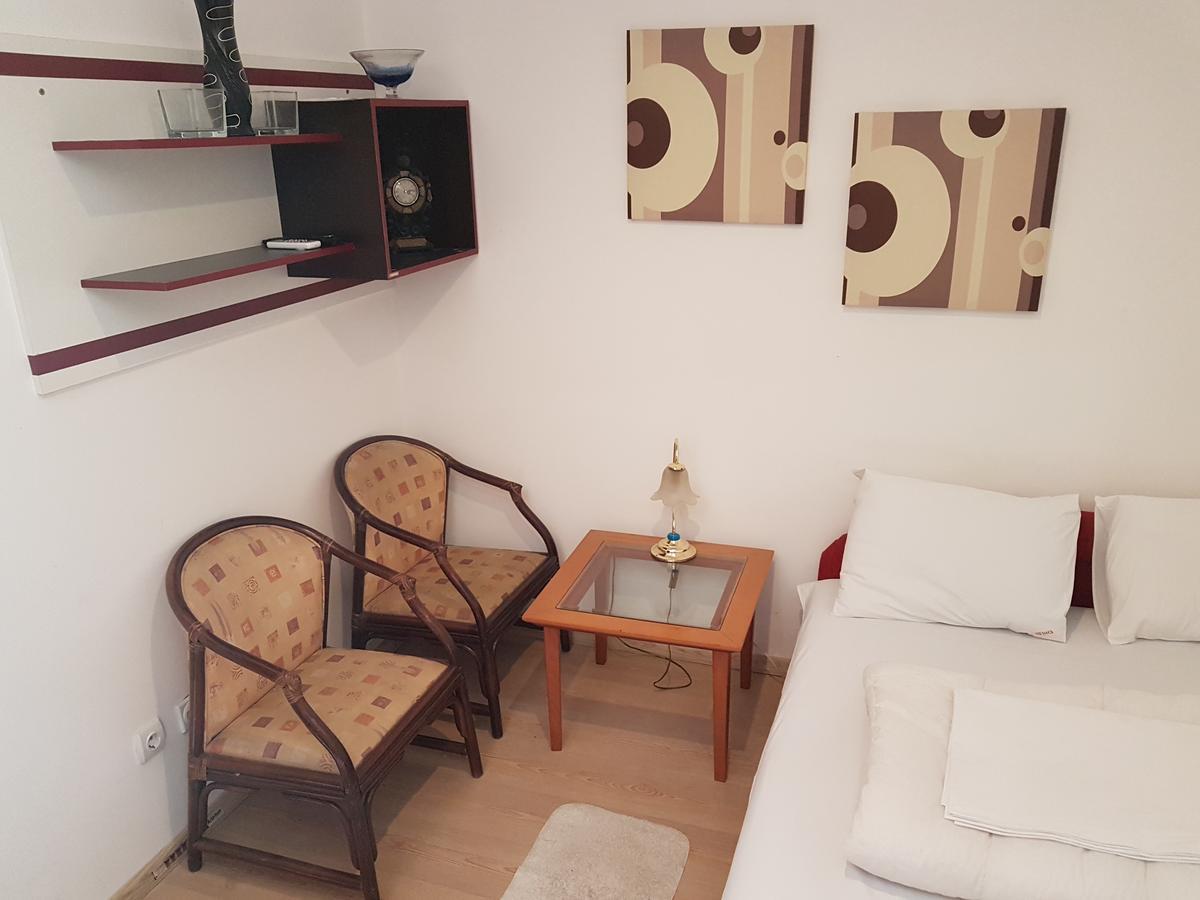 Lira Inn Ni 外观 照片