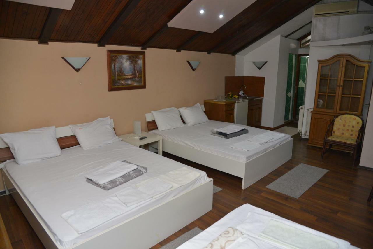 Lira Inn Ni 外观 照片
