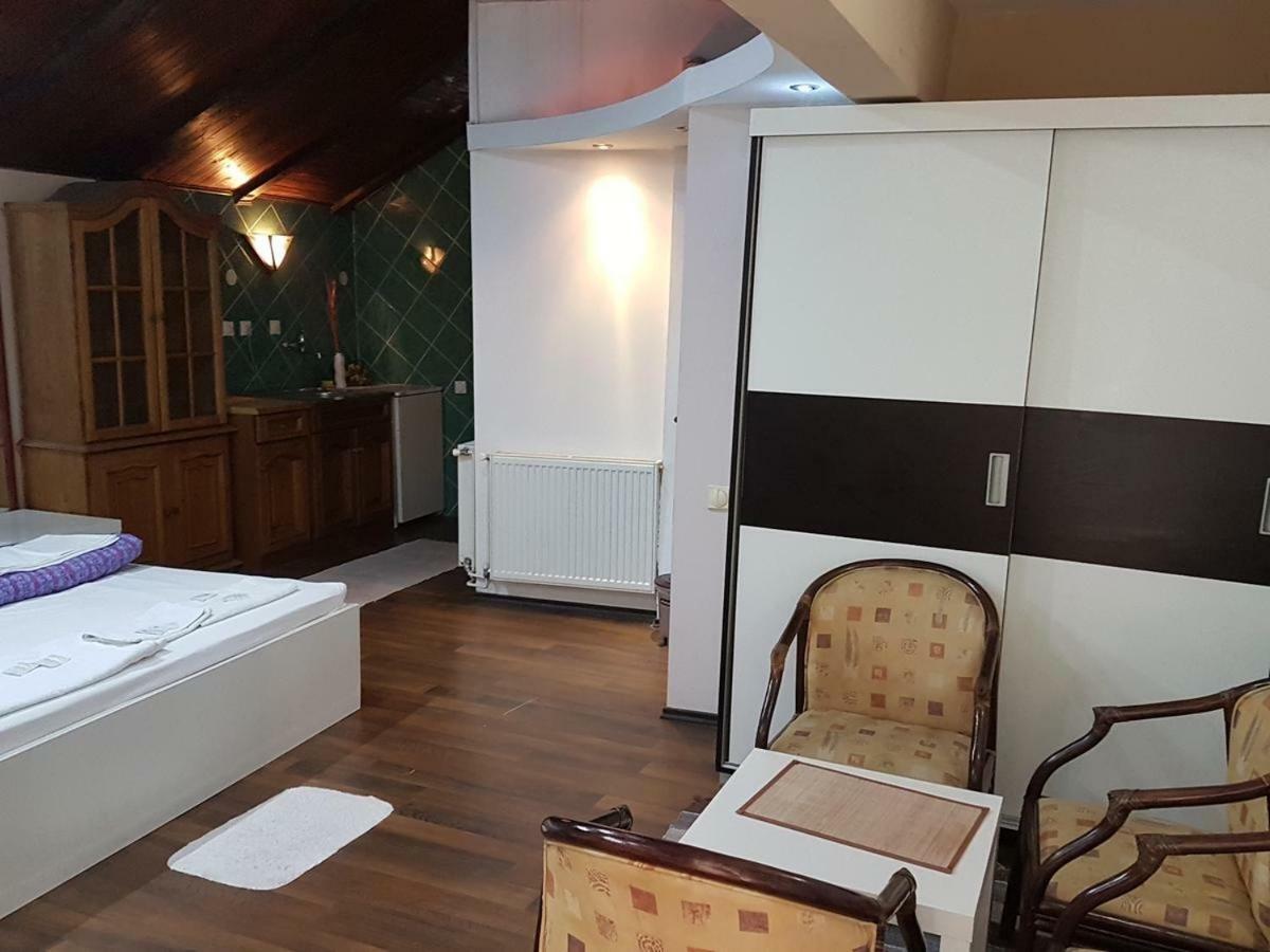 Lira Inn Ni 外观 照片