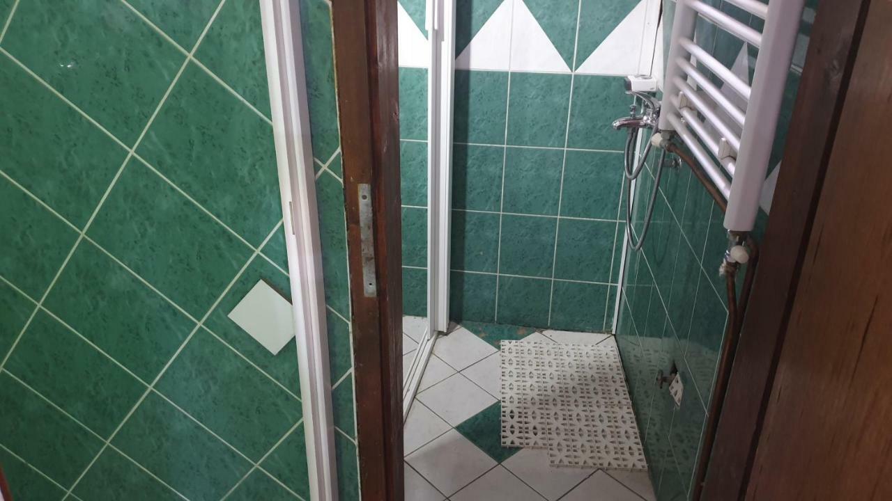 Lira Inn Ni 外观 照片