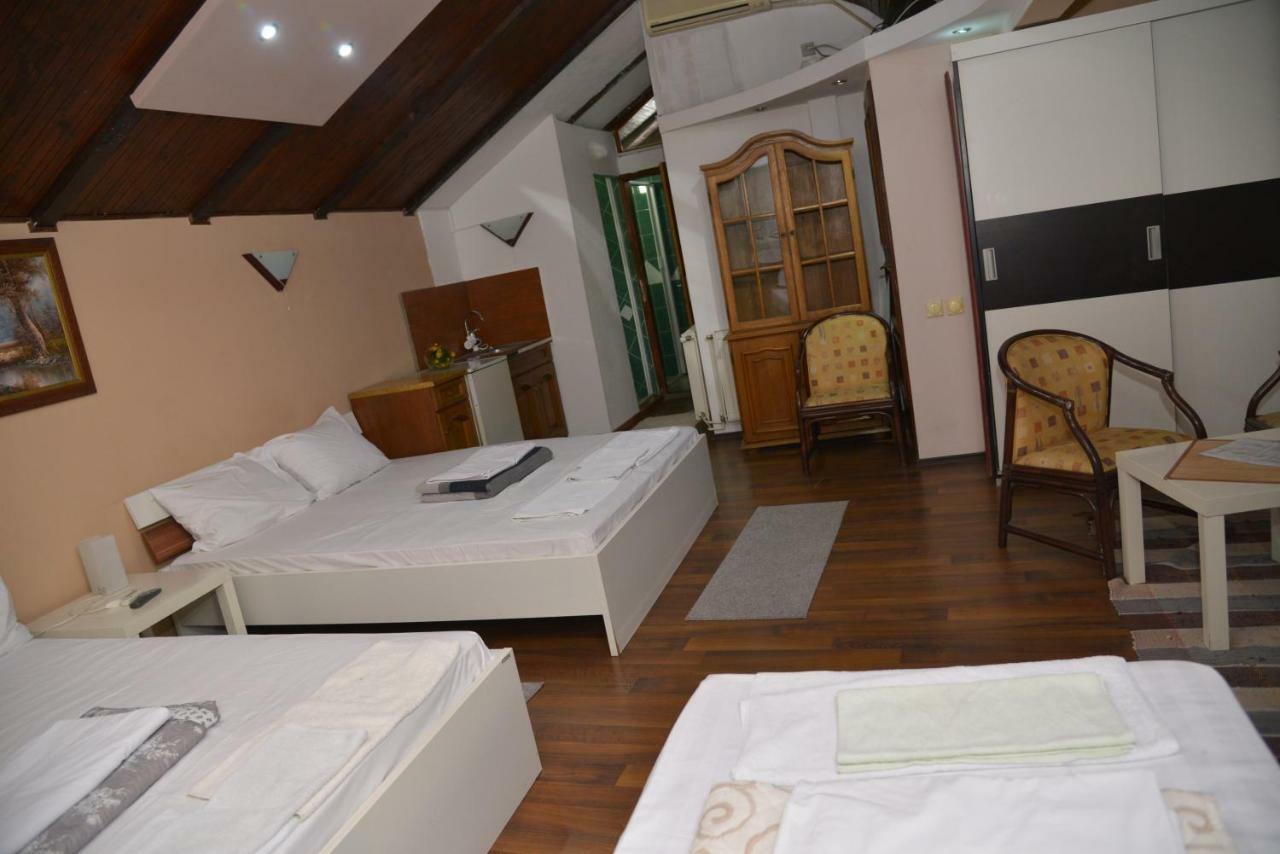 Lira Inn Ni 外观 照片